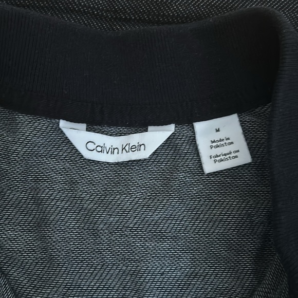Calvin Klein polo shirt. - Picture 4 of 4